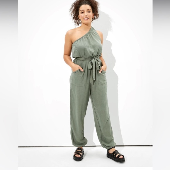 2/25
AE One Shoulder Jumpsuit American Eagle Linen Blend Small - Picture 1 of 5